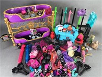 MONSTER HIGH FURNITURE AND ACCESSORIES NIGHTMARE B
