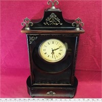 Wooden Mantle Clock (Vintage)