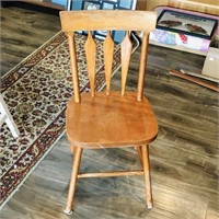 Wooden Dining Room Chair (Vintage)