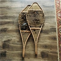 Pair Of Wall Hanger Snowshoes (Antique)