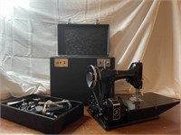 1946 Featherweight travel Singer Sewing Machine