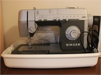 Singer Cg 550 Sewing Machine w/ Foot Petal & Case