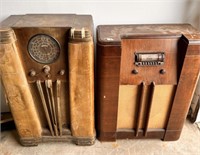 2 antique radios not tested airline series 7T4,