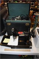 Singer Feather Weight 1935 Sewing Machine In Case