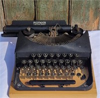 ANTIQUE PIONEEER TYPEWRITER