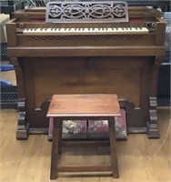 Antique Cottage Pump Organ