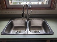 Double Stainless Sink with Pull Out Faucet
