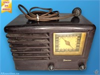 Vintage Bakelite Radio