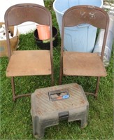 Rubbermaid step tool box, 2 folding chairs