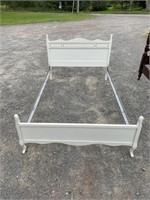 CHIC WHITE SINGLE BED