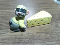 Vintage Mouse & Cheese Salt & Pepper Shakers Set