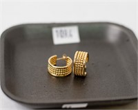 14k Earrings (wgt. 6 gr.).