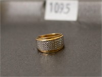 Diamond Cut 14k 2-Tone Ring (size 7, wgt. 3 gr.).