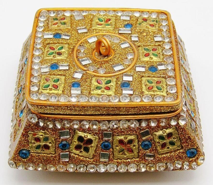 Vintage Bejeweled Trinket/Jewelry Box!