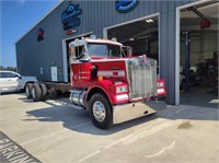 1985 Kenworth W900B Day Cab & Chassis