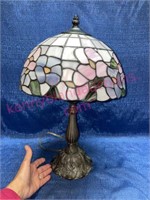 Tiffany style table lamp - 19in tall