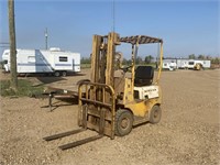 NISSAN GAS FORK LIFT