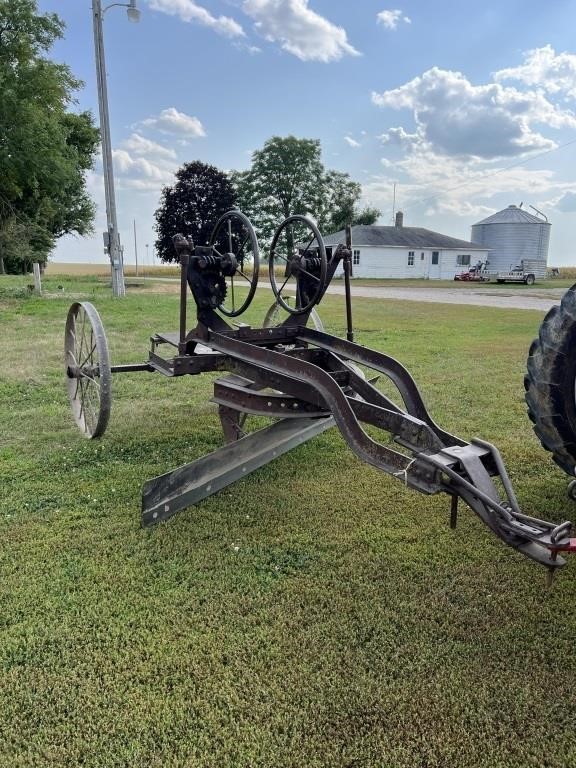 Steel Wheel Pull Type Road Grader