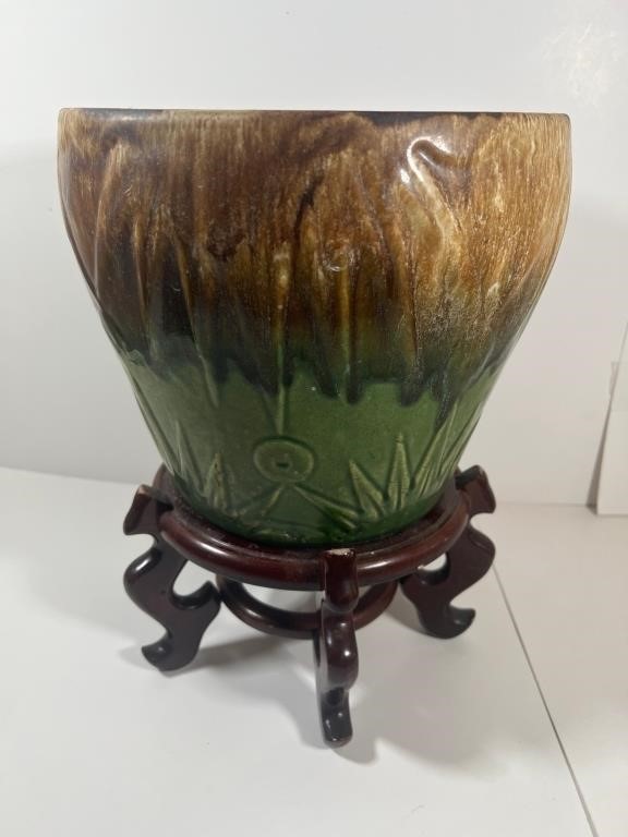 GREEN/BROWN PLANTER - AMBRE WITH WOOD ORNATE