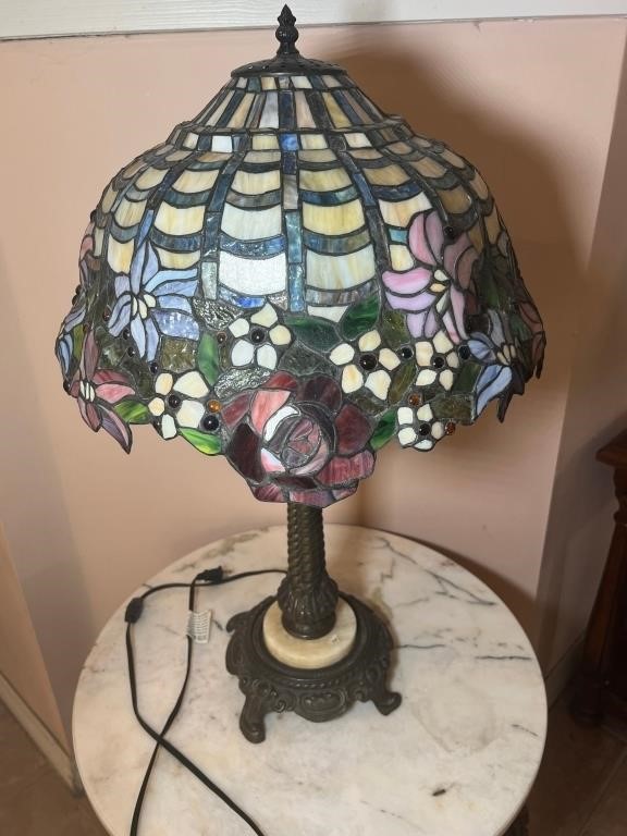 TABLE LAMP - STAINED/LEADED GLASS SHADE (FLORAL)