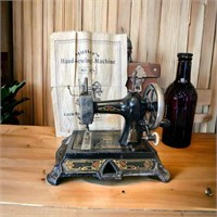 VINTAGE MULLERS HAND SEWING MACHINE IN CASE