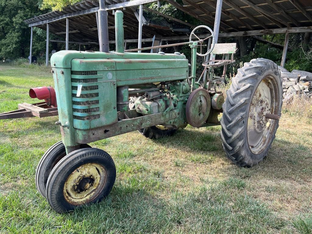 1945 John Deere B (NON RUNNING)