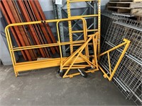 Scaffold Second Tier Guard Rail w/ Out Riggers
