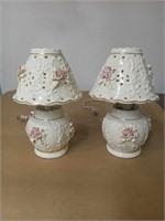 PAIR OF LAMPS WITH ROSE DESIGN GLASS & GOLD TRIM