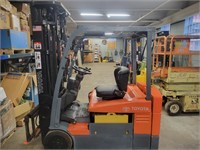 Toyota Electric Fork Lift & Charger