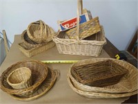 LOT DEAL OF BASKETS MULTIPLE SIZES