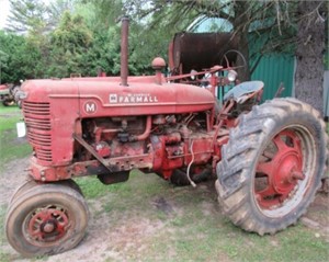 Farmall M narrow front gas tractor.