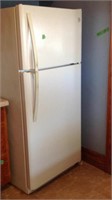Kenmore fridge w/ ice maker 30x33  (w/handle)
