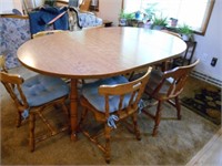 Table Set w/ (8) Chairs