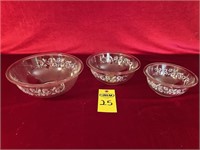 Pyrex Nesting Bowls ( Flower Design)
