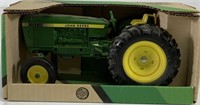 516 John Deere Utility Tractor - 1/16 Scale