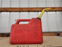 Chilton 2.5 gallon plastic gas can