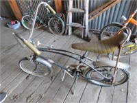 ROADMASTER BANANA SEAT BICYCLE - CHAIN IS OFF,