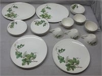 C7) 33 Pieces Edwin Knowles Grapevine China Dishes