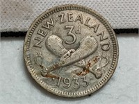 OF) 1933 New Zealand silver three Pence