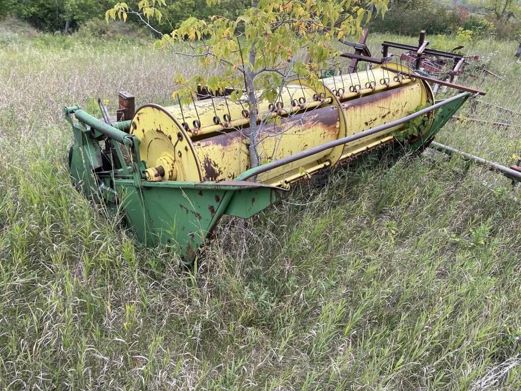 Old JD haybine, Had issues when Parked