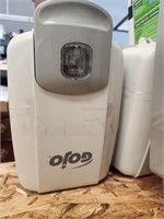 2 GOJO Dispensers & 2 Cases of 4 PRO TDX 2000