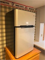 Haier 3.2 cu ft mini  fridge w/ freezer