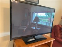 Samsung 43 inch TV w/ remote - works good