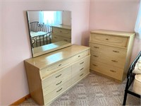 Kroehler- dresser & chest of drawers