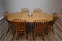 OAK KITCHEN TABLE WITH 6 CHAIRS & 2 LEAVES