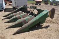 John Deere 444 Corn Head