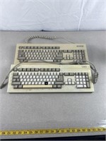 Retro Amiga 2000 and Amiga keyboards