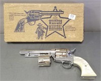 Hawes Wester 6 shooter 22 - serial 64670 with box