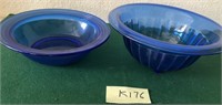 R - LOT OF 2 VINTAGE BLUE GLASS BOWLS (K176)