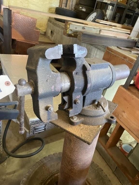 6" Vise on Stand